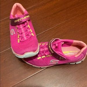 Sketchers pink memory foam sneakers